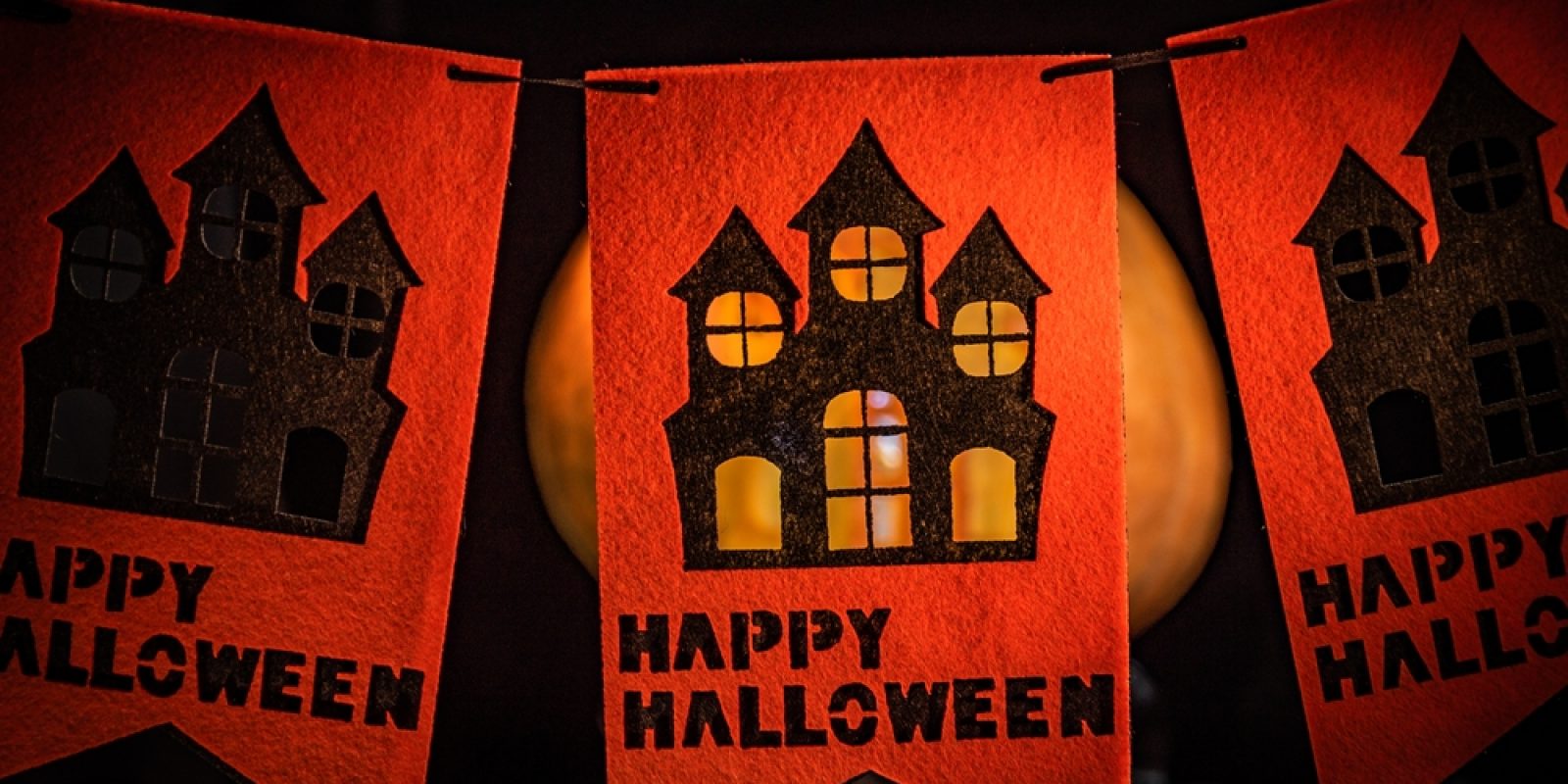 Halloween,Carved,Pumpkin,Castle,With,Rat